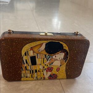 Artistic Kiss Resin Clutch Bag in Brown and Gold